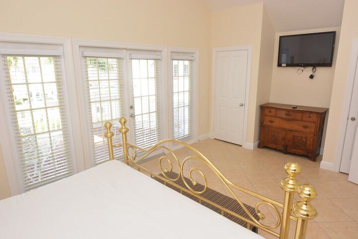Room 27 of 376