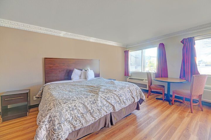 Room 10 of 46