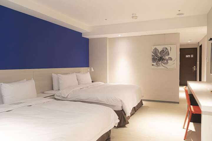 Room 2 of 31