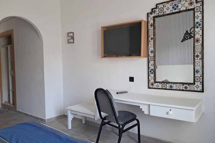 Room 13 of 74