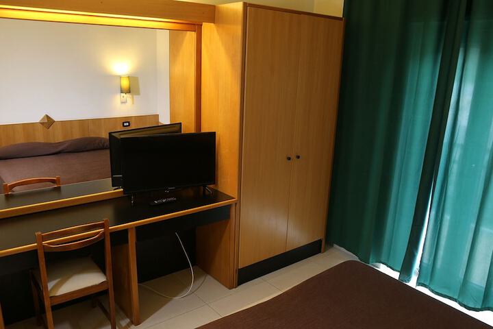 Room 14 of 40