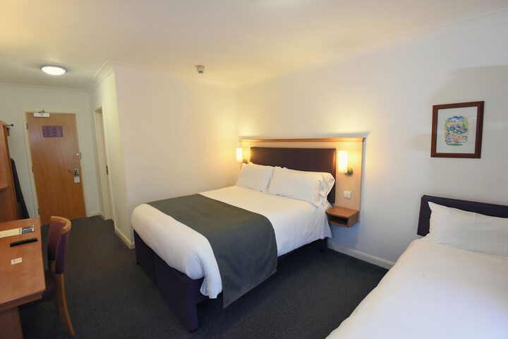 Room 9 of 27
