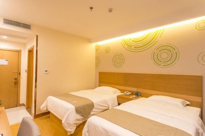 Room 8 of 52