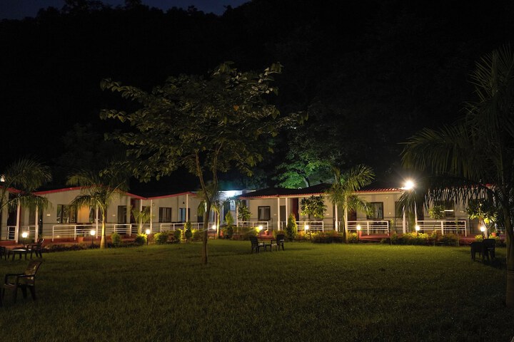 Hotel Exterior 46 of 47