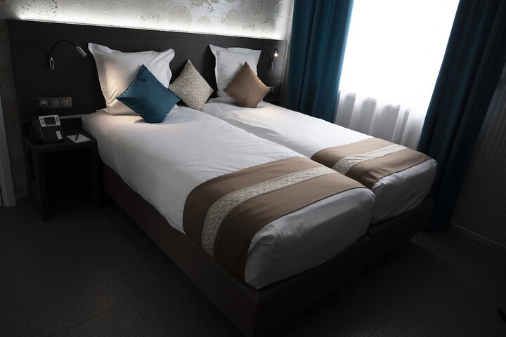 Room 18 of 93