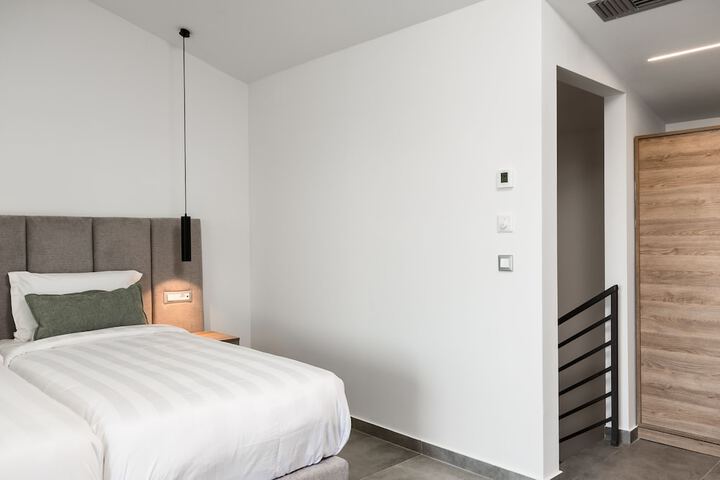 Room 52 of 266