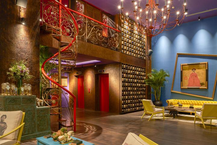 Entrance & Lobby