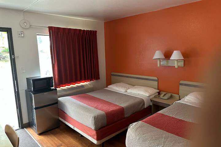 Room 9 of 17