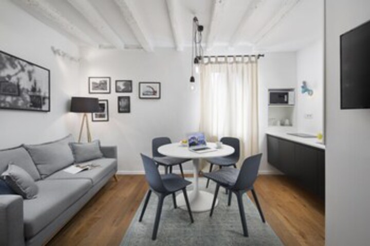 Room 160 of 306