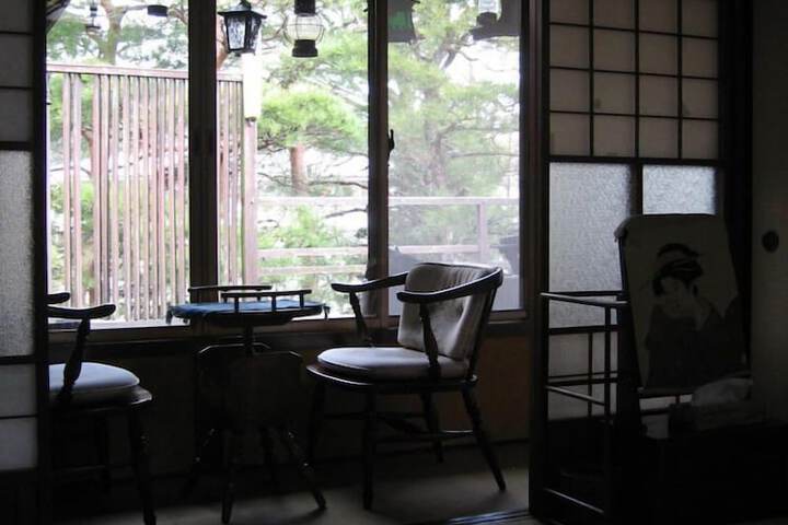 Room 8 of 43