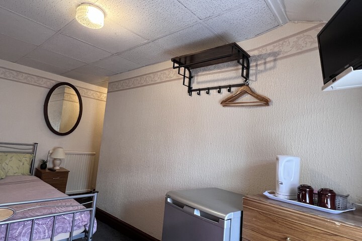 Room 3 of 37