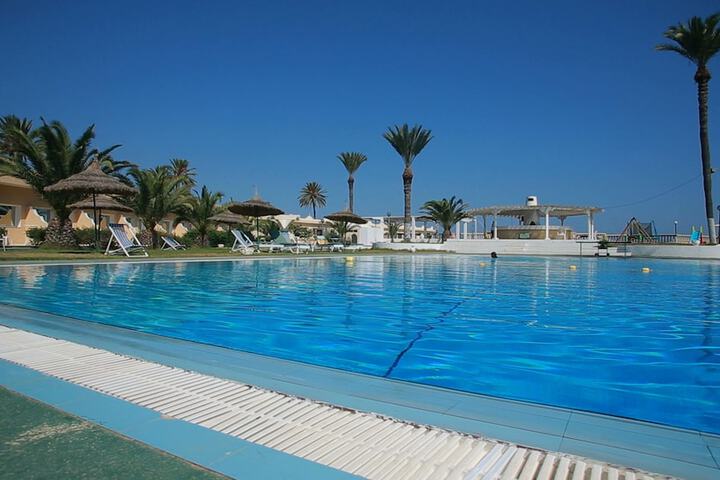 Pools & Facilities