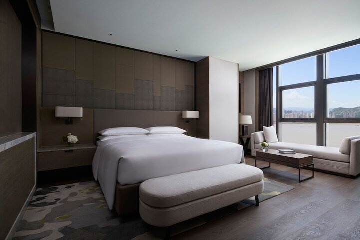 Room 10 of 46