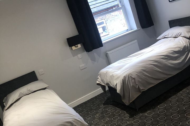 Room 5 of 11