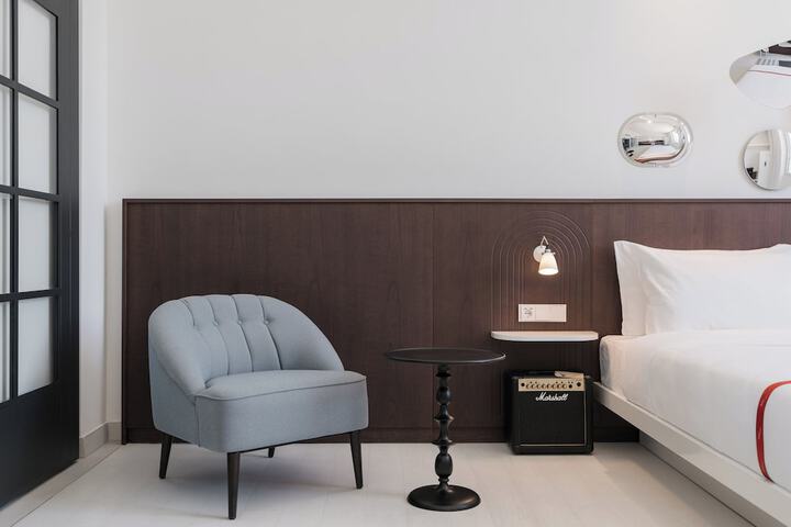 Room 27 of 62