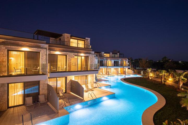 Pool 14 of 23