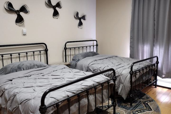 Room 2 of 10