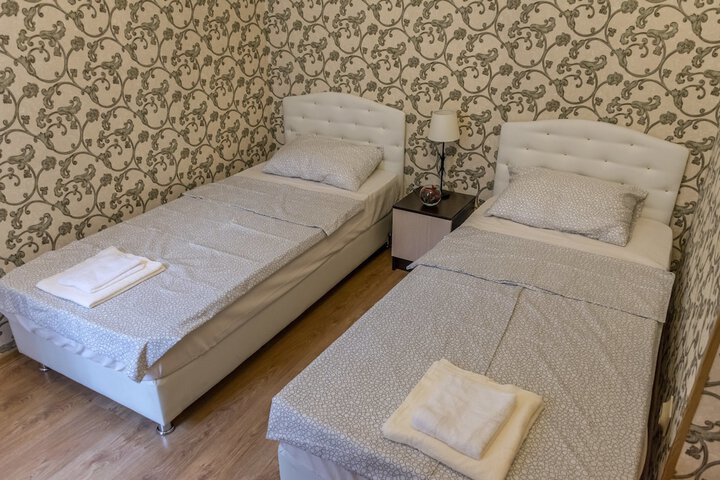 Room 4 of 18