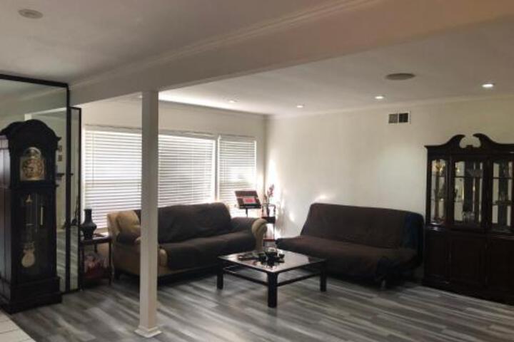 Lovely Home With a Pool in Van Nuys, CA
