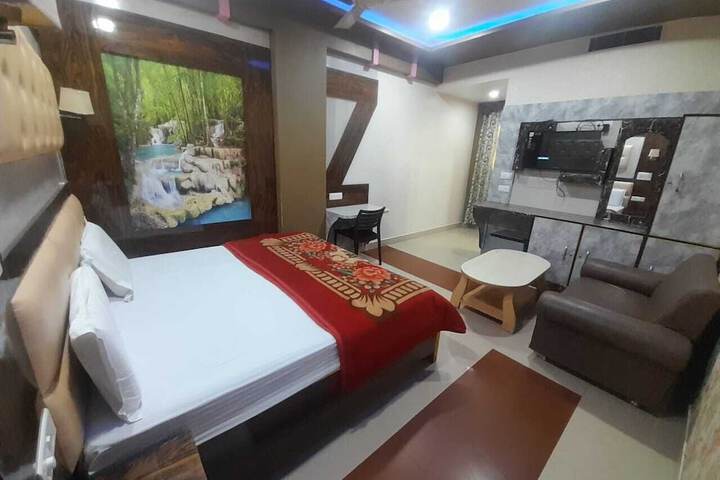 Room 10 of 28