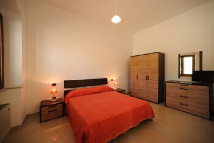 Room 16 of 33