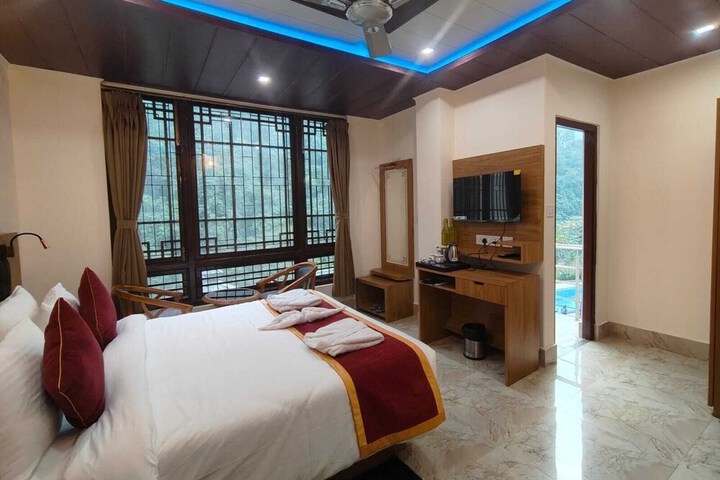 Room 32 of 73