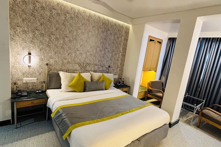 Room 16 of 40
