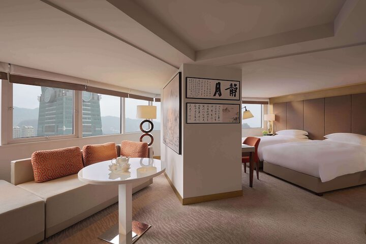 Room 10 of 66