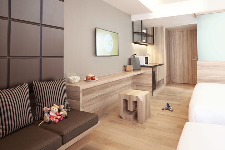 Room 10 of 42