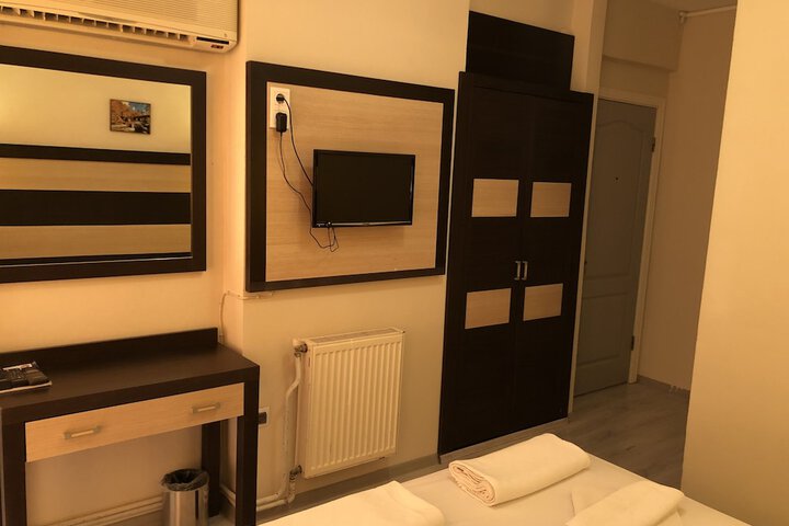 Room 10 of 30