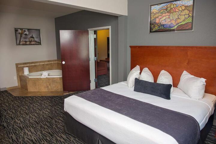 Standard King Bed Accessible (4 of 12)