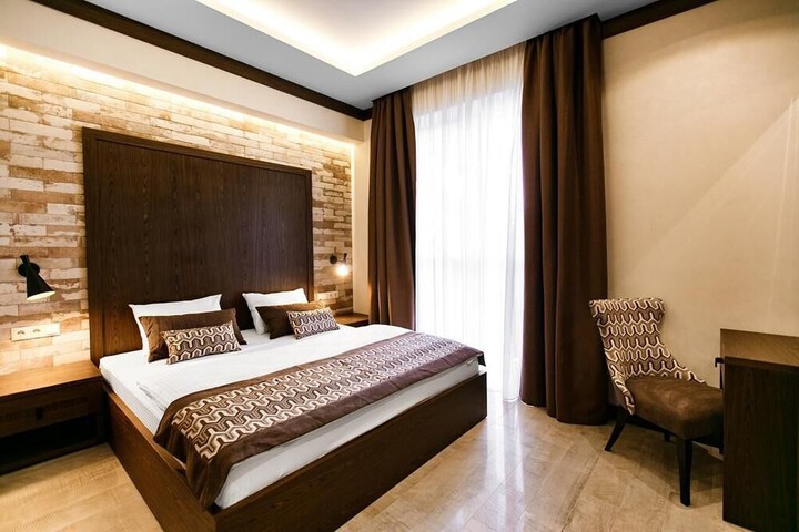 Room 4 of 34