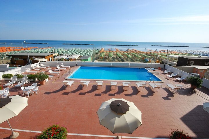 Pool Hotel