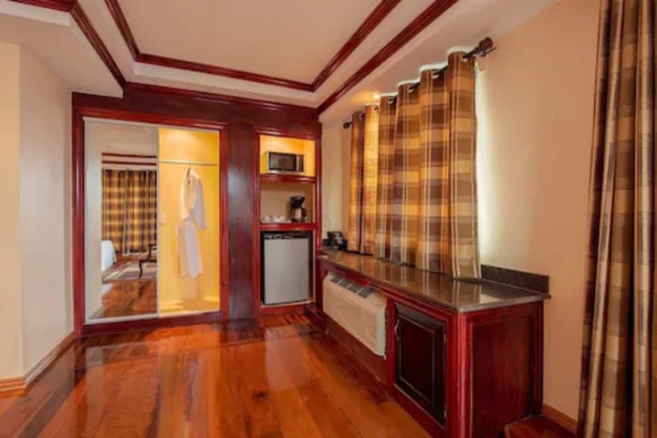 Room 11 of 11