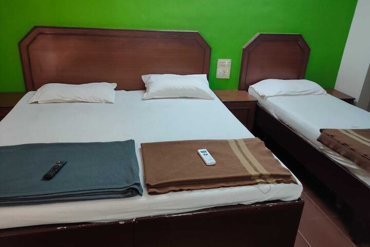 Room 12 of 25