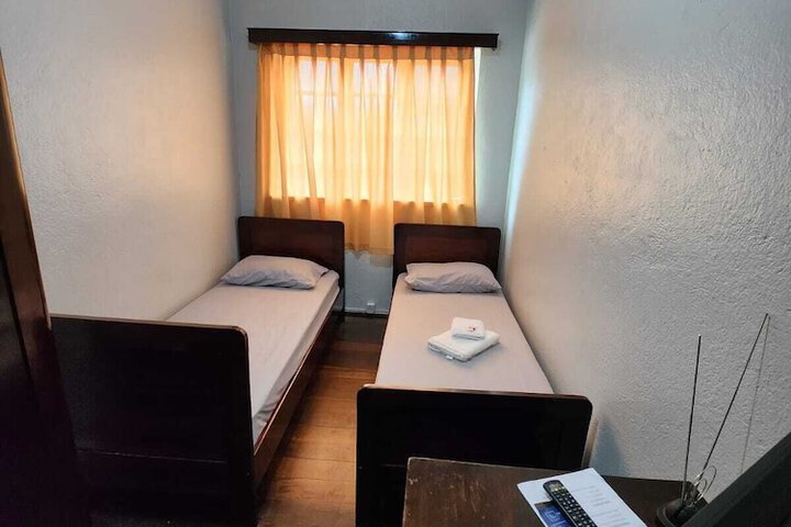 Room 11 of 28