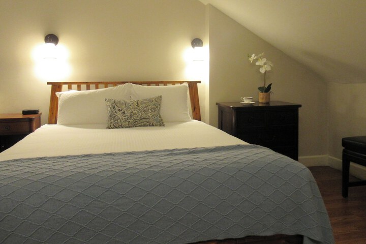 Room 35 of 106