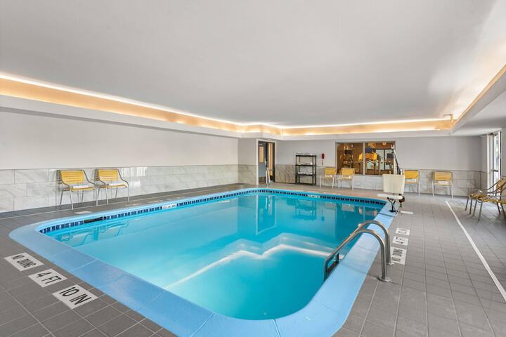 Hotel Pool