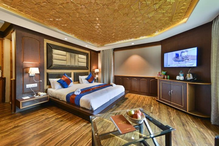 Room 8 of 38