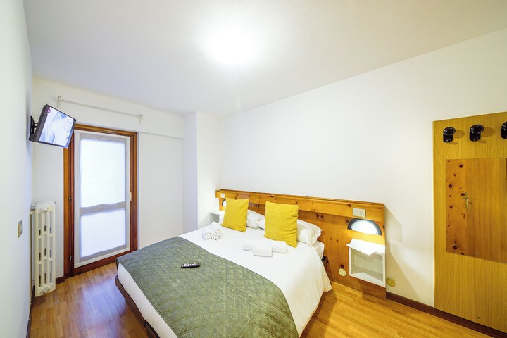 Room 12 of 17