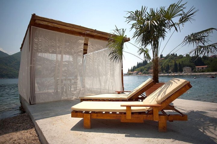 Sundeck 44 of 49