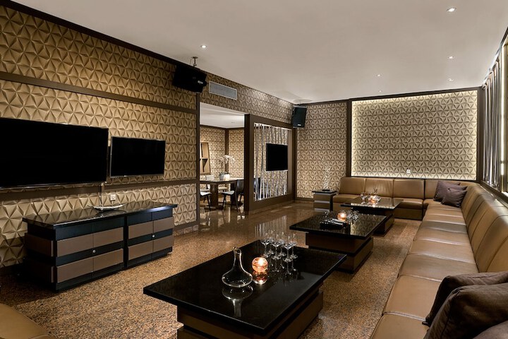 Lounge 45 of 57