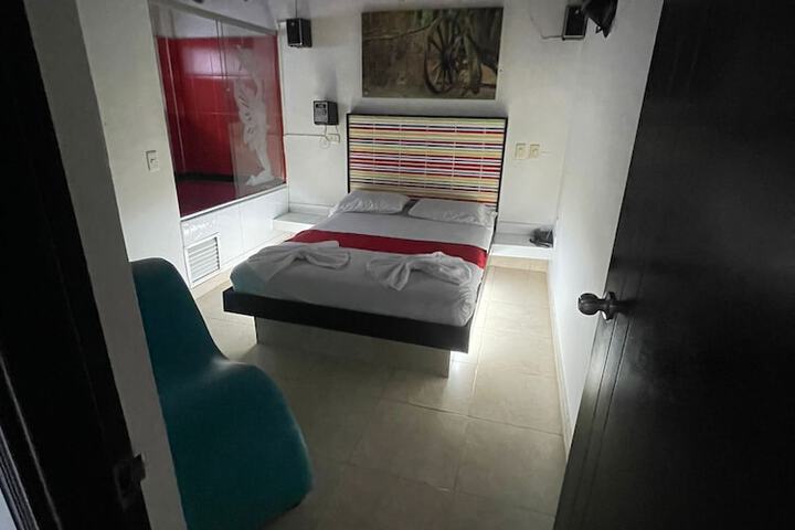 Room 3 of 10