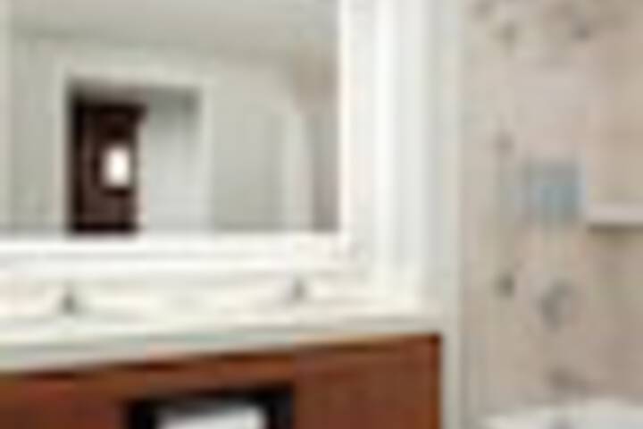 Room 20 of 204