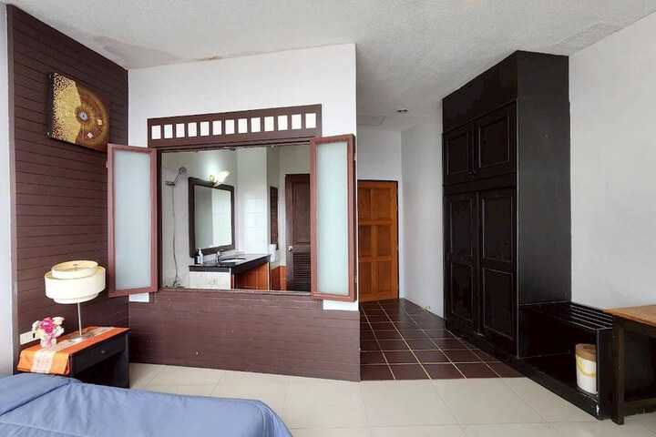 Room 9 of 23