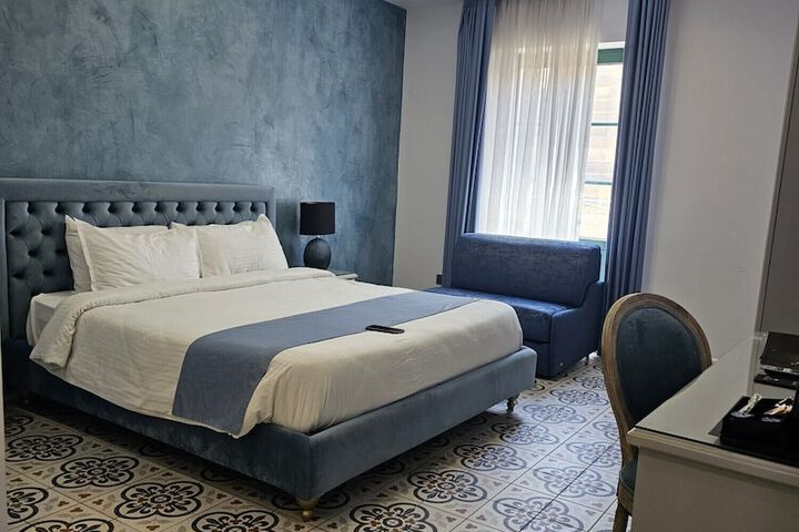 Room 32 of 67