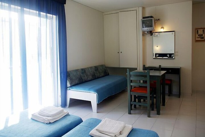 Room 28 of 38