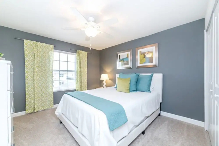 Room 4 of 18