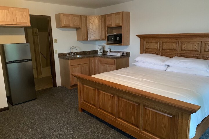 1 King Bed River View (4 of 4)