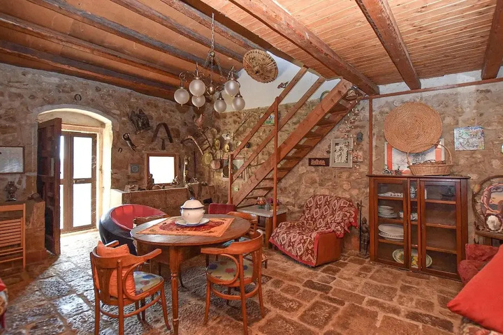 Room 2 of 12